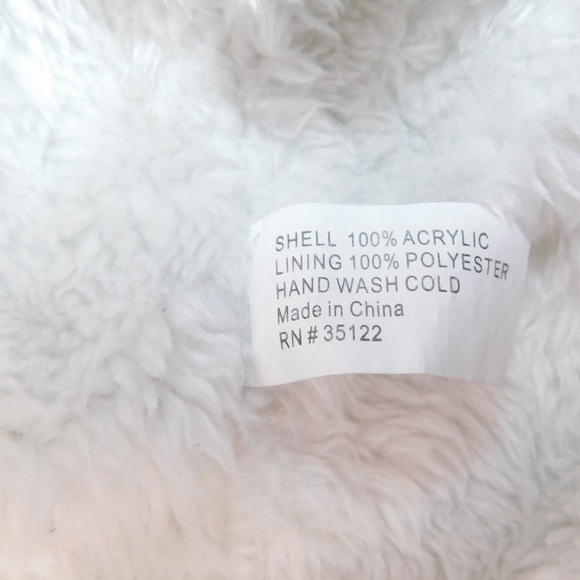 Gray Knit Winter Beanie | Soft Fuzzy Lined Hat | One Size | Warm & Cozy - Picture 6 of 6